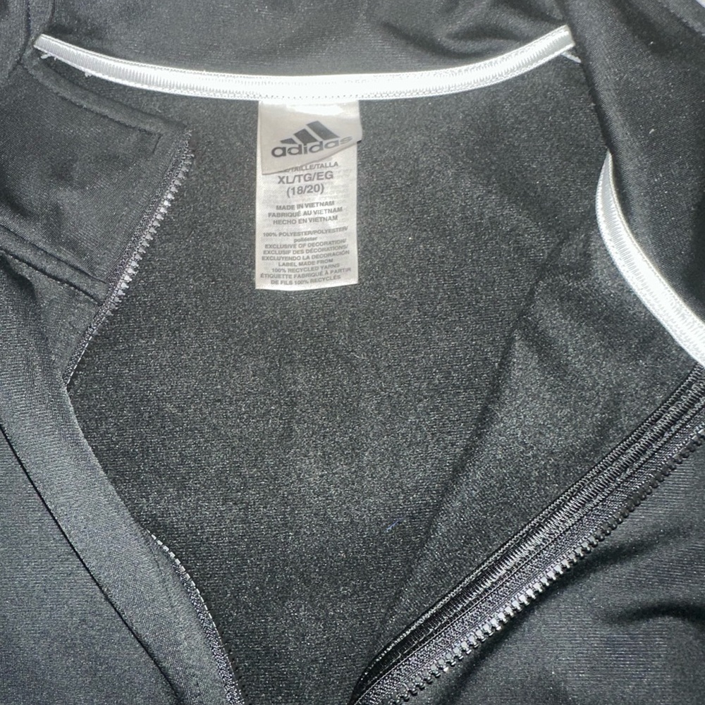 Adidas Boys XL 18/20(Equivalent to a Woman’s/Junior’s Medium)